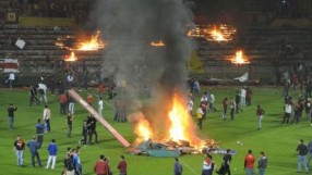 Недоволни фенове подпалиха стадион в Турция (ВИДЕО)