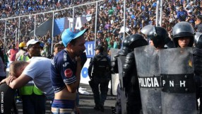 Четирима мъртви фенове след мач в Хондурас