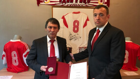 Президентът Радев връчи Почетен знак на ЦСКА