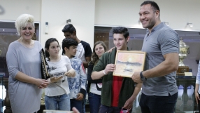 Кубрат Пулев зарадва деца с увреден слух