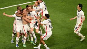Дузпи превърнаха "Айнтрахт" в новия малък крал на футболна Европа