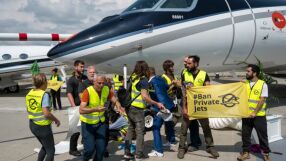 Активисти искат спиране на частните полети 