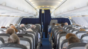 За хора, които не искат да пътуват до деца: Aвиокомпания тества секция само за възрастни