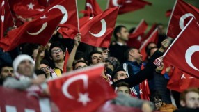 Турските фенове дадоха обяснение за снощното си поведение (ВИДЕО)
