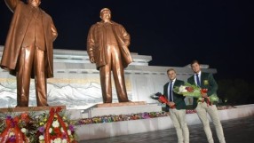 Измамници играят голф в Северна Корея