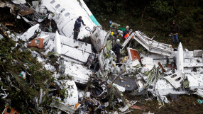 Намериха черните кутии на катастрофиралия в Колумбия самолет