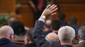 Депутатите гласуват окончателно бюджетите на НЗОК и НОИ