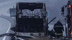 Изгорелият автобус на АМ „Струма“: Година и осем месеца затвор за собственика му