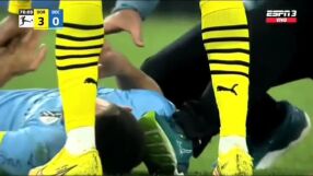 Неочаквана атака: Лекар влезе на шпагат в главата на футболист