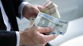 Дружествата обявяват високоплатените си служители със заплата над 1 млн. евро