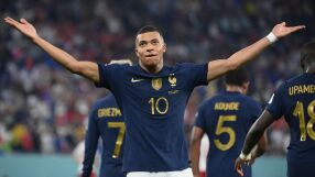 Мбапе изстреля Франция на осминафинал в Катар