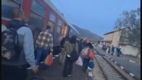 Свалиха пътници от влак по линията София – Бургас (ВИДЕО)