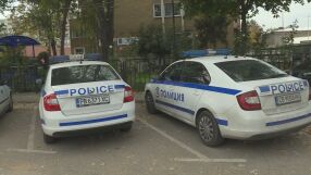 Непознат пробожда ученик в Пловдив, в дома си посреща полицаите с два ножа в ръцете