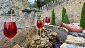 От фонтан в Италия денонощно тече вино (ВИДЕО)