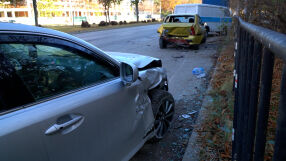 За пореден път: Млад шофьор помете паркирани коли в Пловдив (СНИМКИ)
