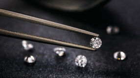 ЕС добави най-големия производител на диаманти към списъка със санкции