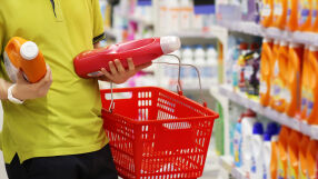 Проучване: 48% от българите пазаруват нехранителни стоки според по-ниската цена
