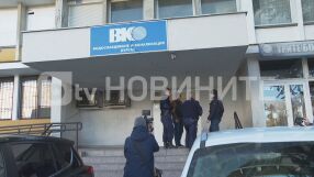 Полицията влезе в сградата на ВиК-Бургас (ВИДЕО)