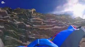 Да скочиш от 7700 метра в Хималаите (ВИДЕО)