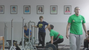 Милка Манева поема отбора по вдигане на тежести на Величко Чолаков (ВИДЕО)