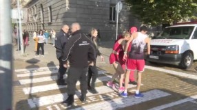 Участник в Софийския маратон изблъска грубо фаворитката на 10 км (ВИДЕО)