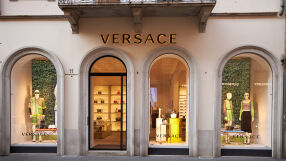 Versace - красота и лукс под знака на Медуза: Истории на компании