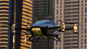 Първата летяща кола направи публичен полет в Дубай (ВИДЕО)