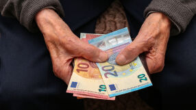 След приемането на еврото: Доходите и пенсиите ще се закръгляват в полза на потребителите 