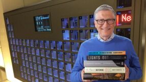 Бил Гейтс има истинска периодична таблица с всеки елемент в гигантски размер (ВИДЕО)