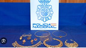 Испанската полиция конфискува старинни златни бижута за милиони, изнесени незаконно от Украйна