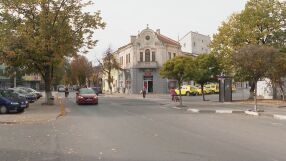 След убийството на съпруг на съдия: Нова Загора се вдигна на протест, замерят полицаите с бутилки
