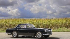 Великолепно Ferrari Coupé от 1958 г. на Анджелина Джоли отива на търг