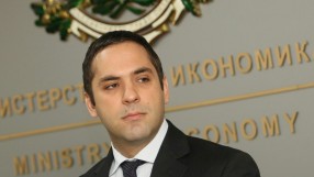 Икономическият министър: Емилиян Гебрев не е собственик на „Дунарит”