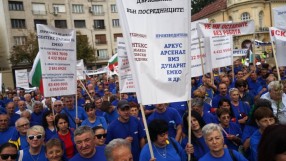 Стотици работници от „Емко“ протестираха пред парламента