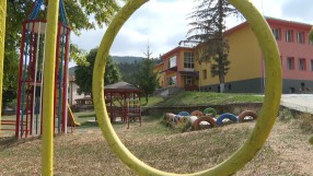  COVID-19 в детска градина: Заради заразен учител 21 деца са под карантина в Смолян