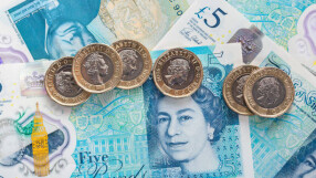 Банкнотите с лика на кралица Елизабет II остават законно платежно средство 