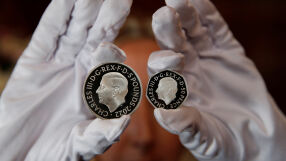  „Истинска топлина и човечност“: Показаха първата монета с Чарлз III  