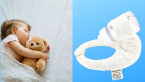 Забраниха бебешки възглавници за хранене и чесалки за зъби заради риск от задушаване