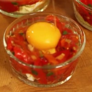 Снимка: Яйца със сирене и пиперки на фурна