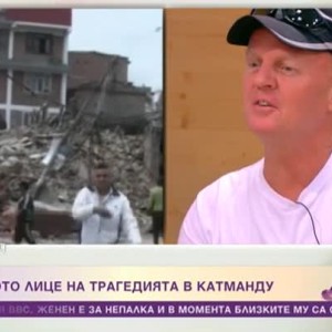 Снимка: Пътешественик търси близките си след опустошителното земетресение в Непал