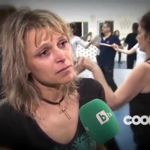 Снимка: Хора от различни профeсии заедно на хорото