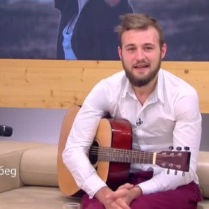 Снимка: Певецът Ангел Ковачев с дебютен албум