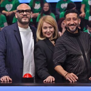 Снимка: Страстно изпълнение на партизанска песен, верен отговор без въпрос и „капитанско...