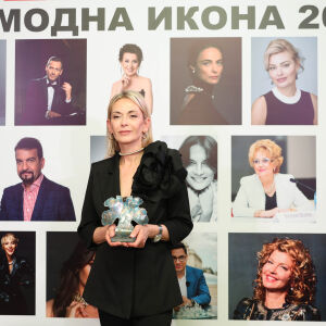 Снимка: Desislava Mincheva receives an award at BG Fashion Icon 2025