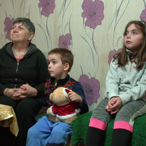 Снимка: Как да помогнем на баба Руми и внуците ѝ?