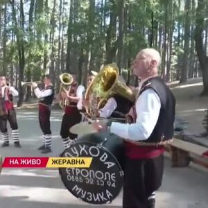 Снимка: Фестивалът в Жеравна: Хиляди българи празнуват заедно