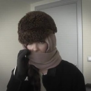 Снимка: Николета Лозанова в ролята на... малката кибритопродавачка