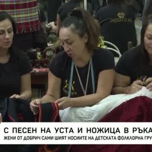Снимка: С песен на уста и ножица в ръка