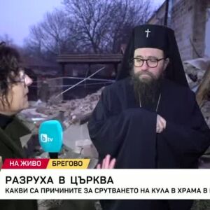 Снимка: Посред бял ден се срути кула към древен храм