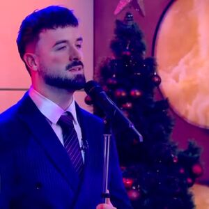 Снимка: Вениамин с изпълнение на "Да бъда твой"